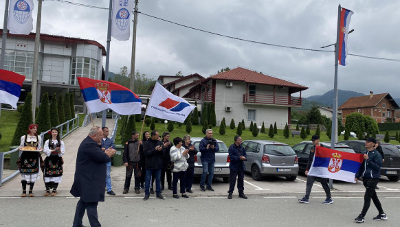 Doček Srba iz Leposavića i S.Mitrovice u Predejanima Doček Srba iz Leposavića i S.Mitrovice u Predejanima