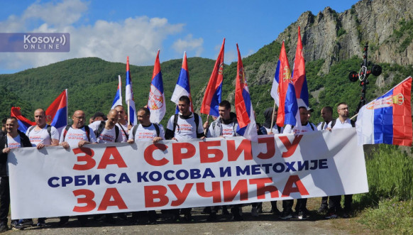 Građani Leposavića i Severne Mitrovice krenuli peške za Beograd na miting podrške Vučiću