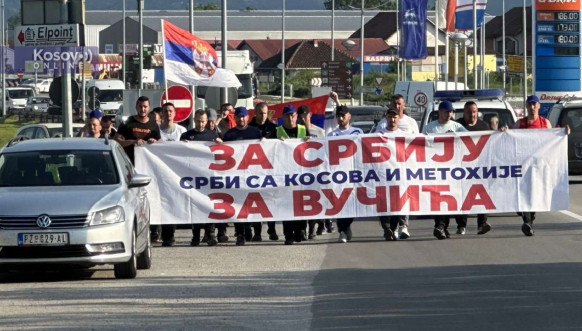 Srbi sa Kosova Cacak kolona transparent