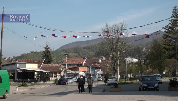 Leposavić - zastave Srbije Leposavić - zastave Srbije