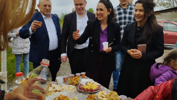 Milena Parlić na obeležavanju slave u Goraždevcu Milena Parlić na obeležavanju slave u Goraždevcu