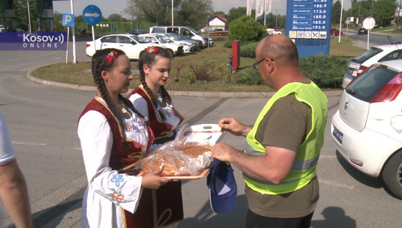 Srbi iz Leposavića i Severne Mitrovice stigli do Lajkovca Srbi iz Leposavića i Severne Mitrovice stigli do Lajkovca
