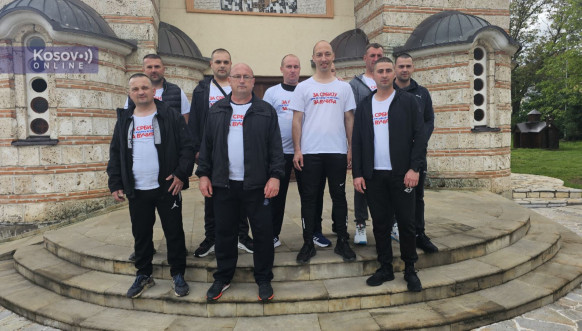 Srbi iz Leposavića peške krenuli za Beograd na Miting jedinstva