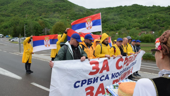 Srbi sa Kosova na putu za Beograd Srbi sa Kosova na putu za Beograd