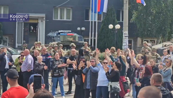 Srbi u Leposaviću pesmom protiv nepravde Srbi u Leposaviću pesmom protiv nepravde