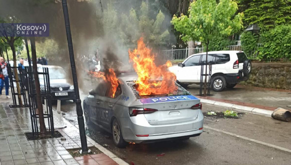 Zapaljen automobil Kosovske policije u Zvečanu