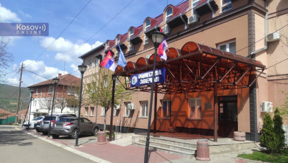 Zvečan - zastave Srbije Zvečan - zastave Srbije