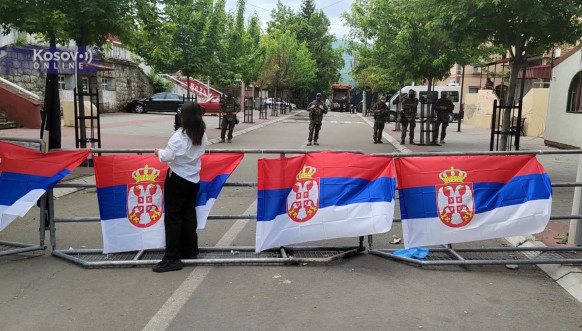Kfor uklonio bodljikavu žicu u Zvečanu