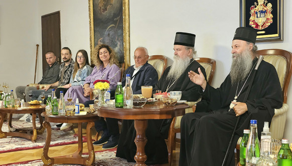Patrijar Porfirije sa stipendistima