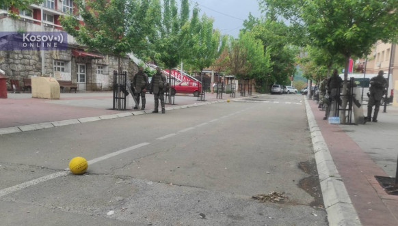 Mališani igraju basket u Zvečanu