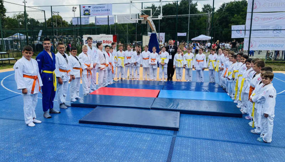 Deca iz Kosovskog Pomoravlja na manifestaciji "Sportsko Sabranje Svete Srbije" u Beogradu