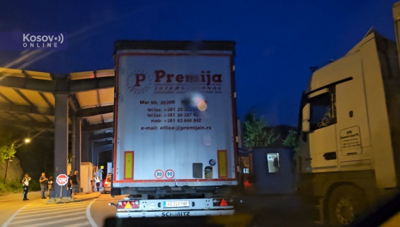 Kamioni sa srpskim tablicama Jarinje kolona