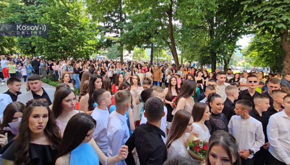 Maturanti u Leposaviću Maturanti u Leposaviću