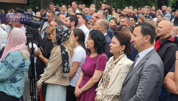 Proslava Vidovdana u porti manastira Gračanica