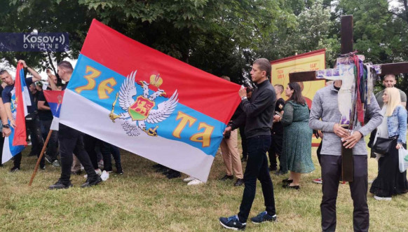Proslava Vidovdana u porti manastira Gračanica