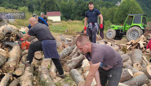 Seča drva u manastiru Crna Reka