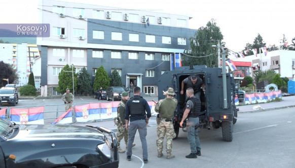 Smena specijalne policije u Leposaviću Smena specijalne policije u Leposaviću