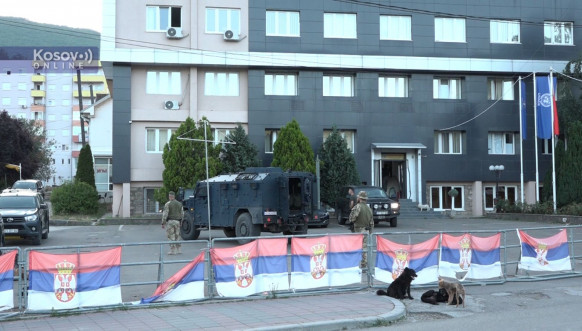 Smena specijalne policije u Leposaviću Smena specijalne policije u Leposaviću