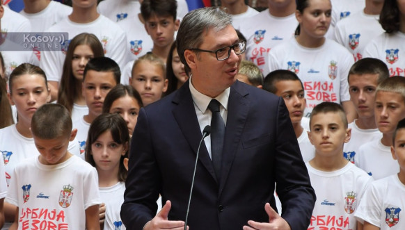 Vučić sa srpskom decom iz regiona 1 Vučić sa srpskom decom iz regiona 1