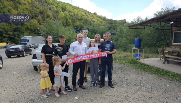 Arlov dodeljuje stipendije na Jarinju Arlov dodeljuje stipendije na Jarinju
