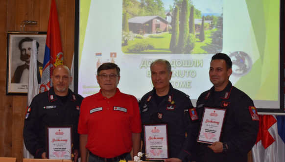 Donacija italijanske jedinice Kfora Crvenom krstu Štrpca