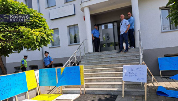 Protest Roma u Gračanici 5