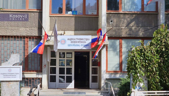 Zastave na pola koplja u Leposaviću