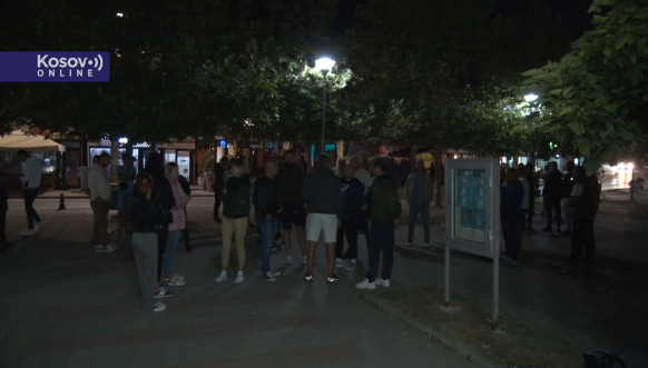 Građani ispred policijske stanice u Gračanici