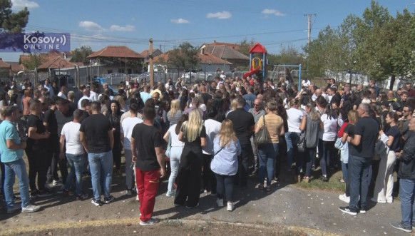 Gračnica, paljenje sveća za stradale u Banjskoj