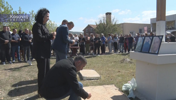 Gračnica, paljenje sveća za stradale u Banjskoj