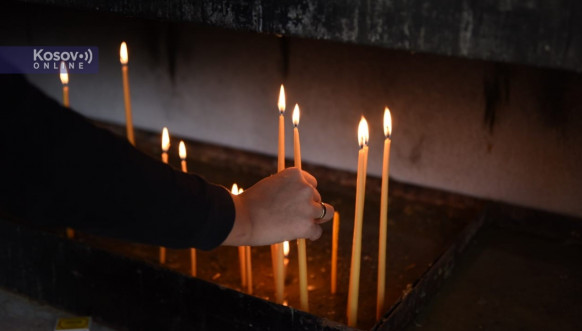 Veliki broj meštana Štprca odalo počast poginulima u Banjskoj