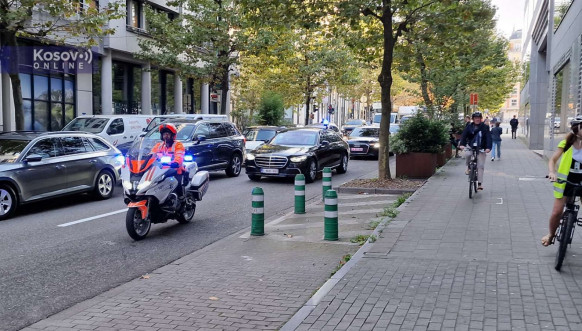 Vučić stiže u zgradu EK