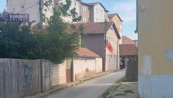 albanska zastava u Bošnjačkoj mahali