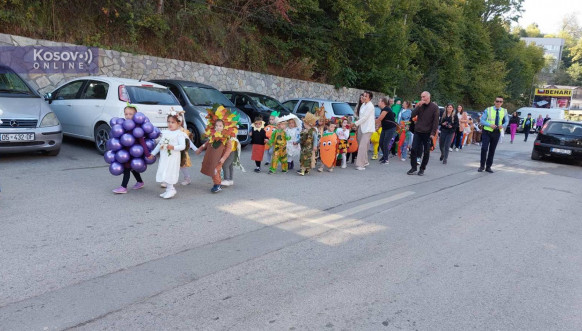 Mališani u kostimima Mališani u kostimima