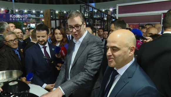Vucic, Kovacevski i Milatovic, Sajam vina obilazak