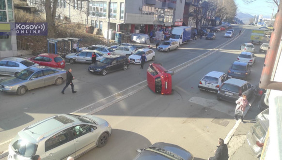 Severna Mitrovica: U saobraćajnoj nesreći povređene dve osobe