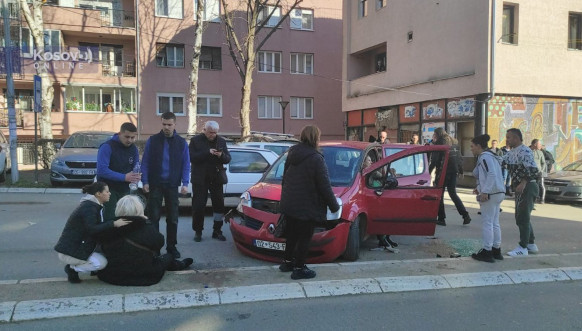 Severna Mitrovica: U saobraćajnoj nesreći povređene dve osobe
