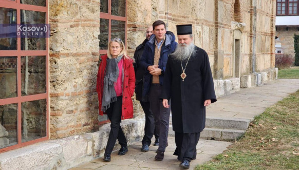 Fon Kramon u poseti manastiru Gračanica