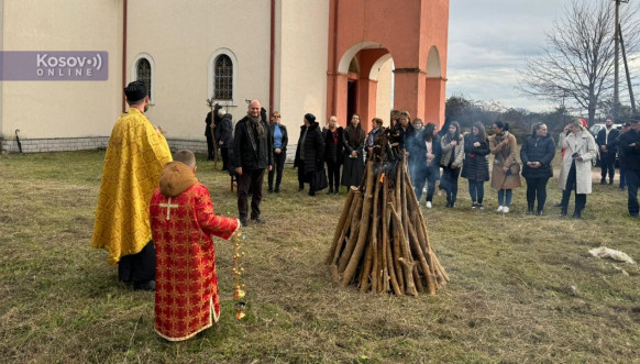 U selu Vraka nadomak Skadra paljenjem badnjaka obeležen Badnji dan
