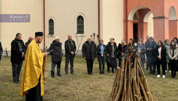 U selu Vraka nadomak Skadra paljenjem badnjaka obeležen Badnji dan