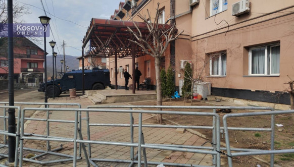 Zgrada Opštine Zvečan nakon povlačenja Kfora