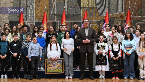 Osnovci sa Kosova kod Aleksndra Vucica