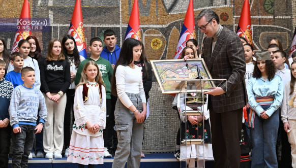 Osnovci sa Kosova kod Aleksndra Vucica