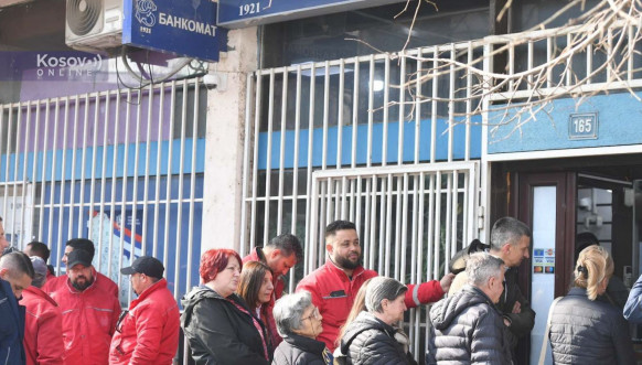 Radnici ispred poste3