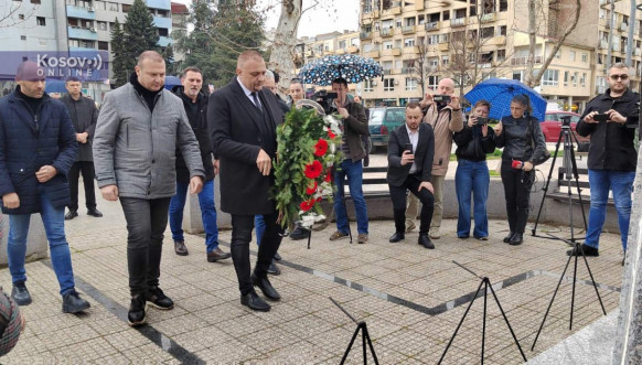 Severna Mitrovica: Parastosom i polaganjem venaca obeleženo 20. godina od martovskog pogroma