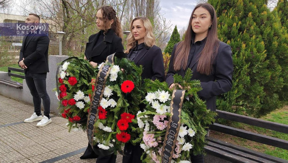 Severna Mitrovica: Parastosom i polaganjem venaca obeleženo 20. godina od martovskog pogroma