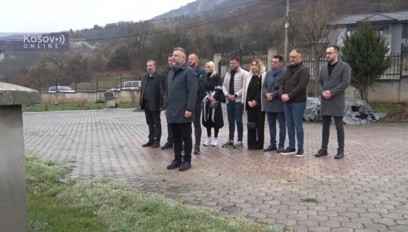 Štrpce: Jevtić položio venac na spomen obeležje stradalima 17. marta