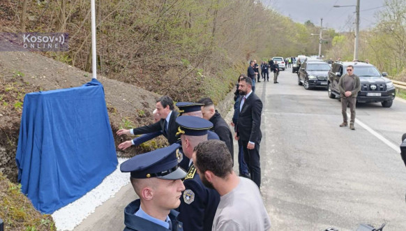 Kurti u selu Varage kod Zubinog Potoka Kurti u selu Varage kod Zubinog Potoka