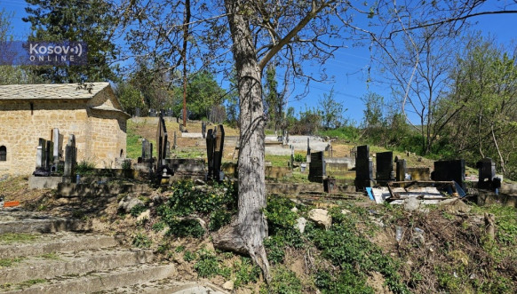 Očišćeno groblje u Velikoj Hoči kod Orahovca