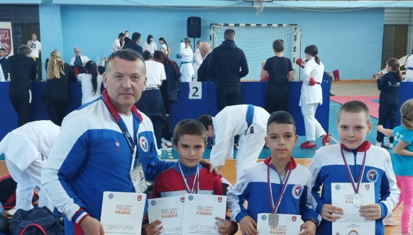 Omladinski karate klub Kosovska Mitrovica medalje u Raški Omladinski karate klub Kosovska Mitrovica medalje u Raški